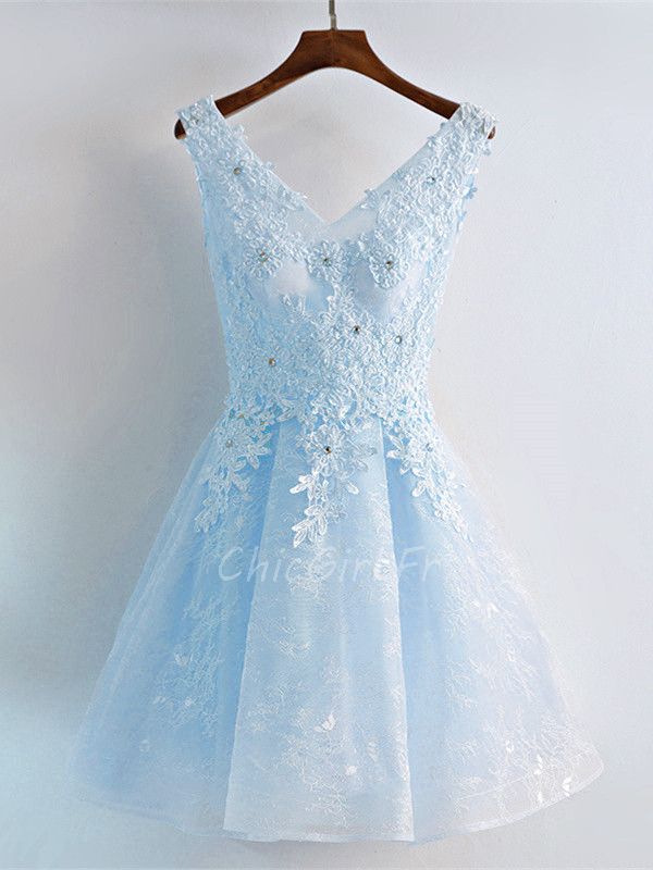 Une robe bleue claire 2025