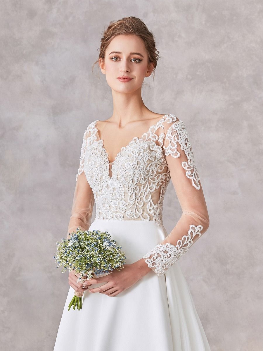 Robe De Mariee Dos Ferme Brodee et Perlee Manche Longue Avec Boutonnee Train