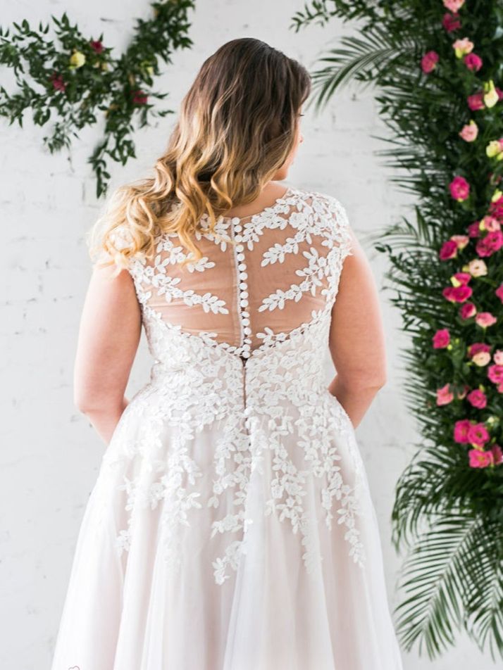Robe De Mariee Femme Ronde Romantique Tulle Dentelle Avec Ceinture