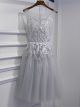 Robe De Cocktail Bal Courte Argentée Tulle Transparente Fleurie Plume Col Bateau