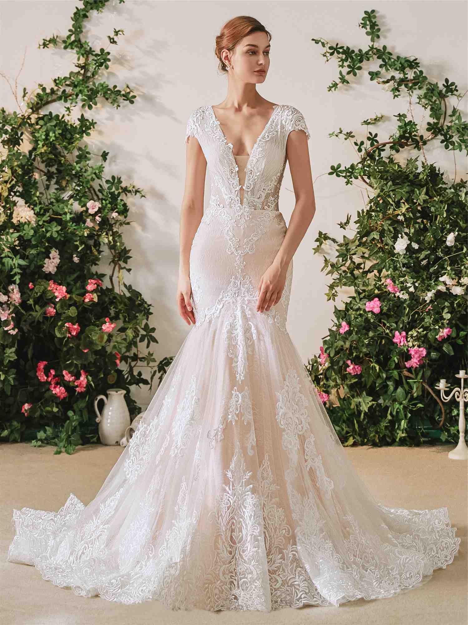 Robe De Mariee Sirene Dentelle Decollete Plongeant Epaule Couverte