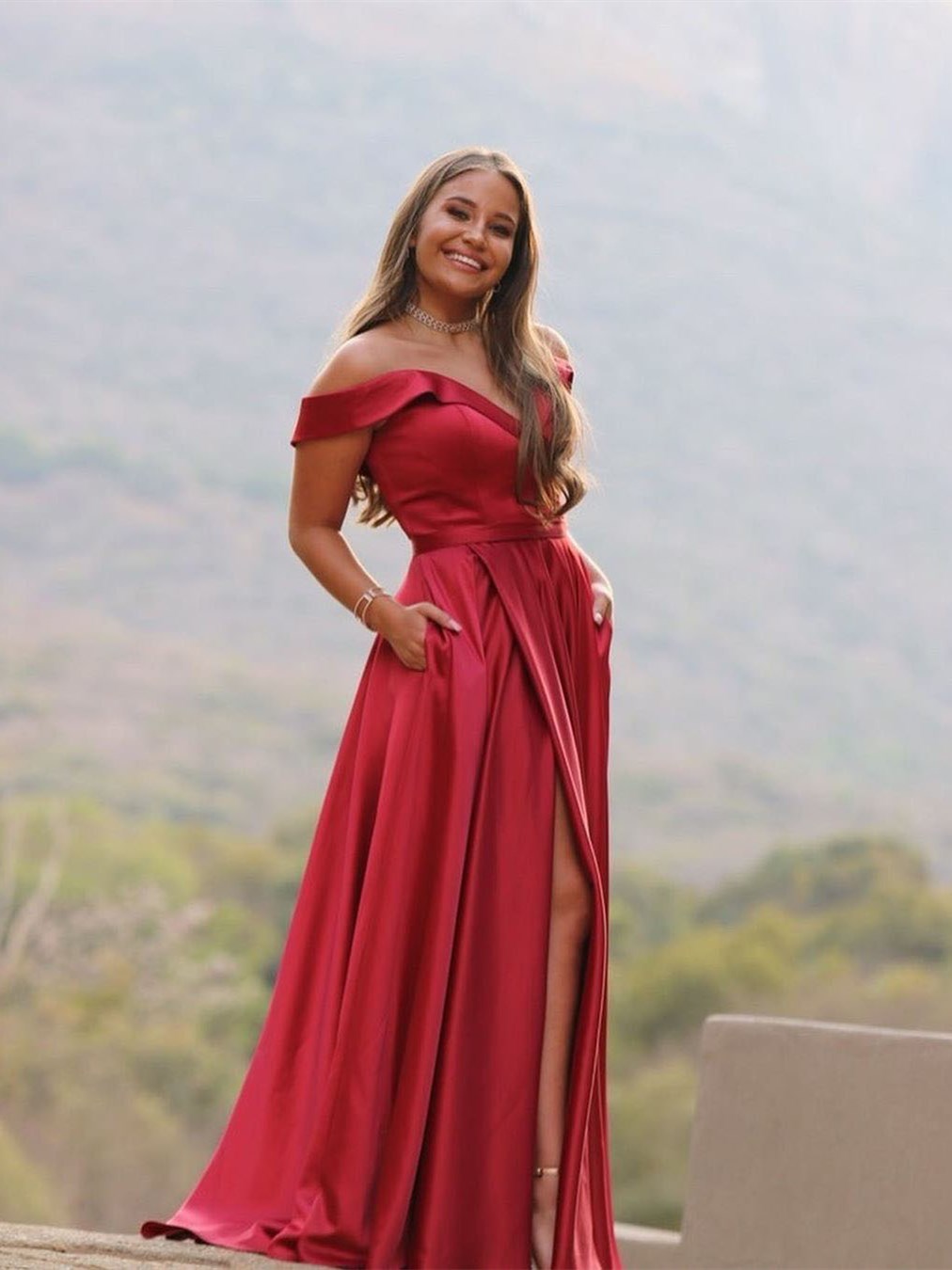 Robe rouge deals satin longue
