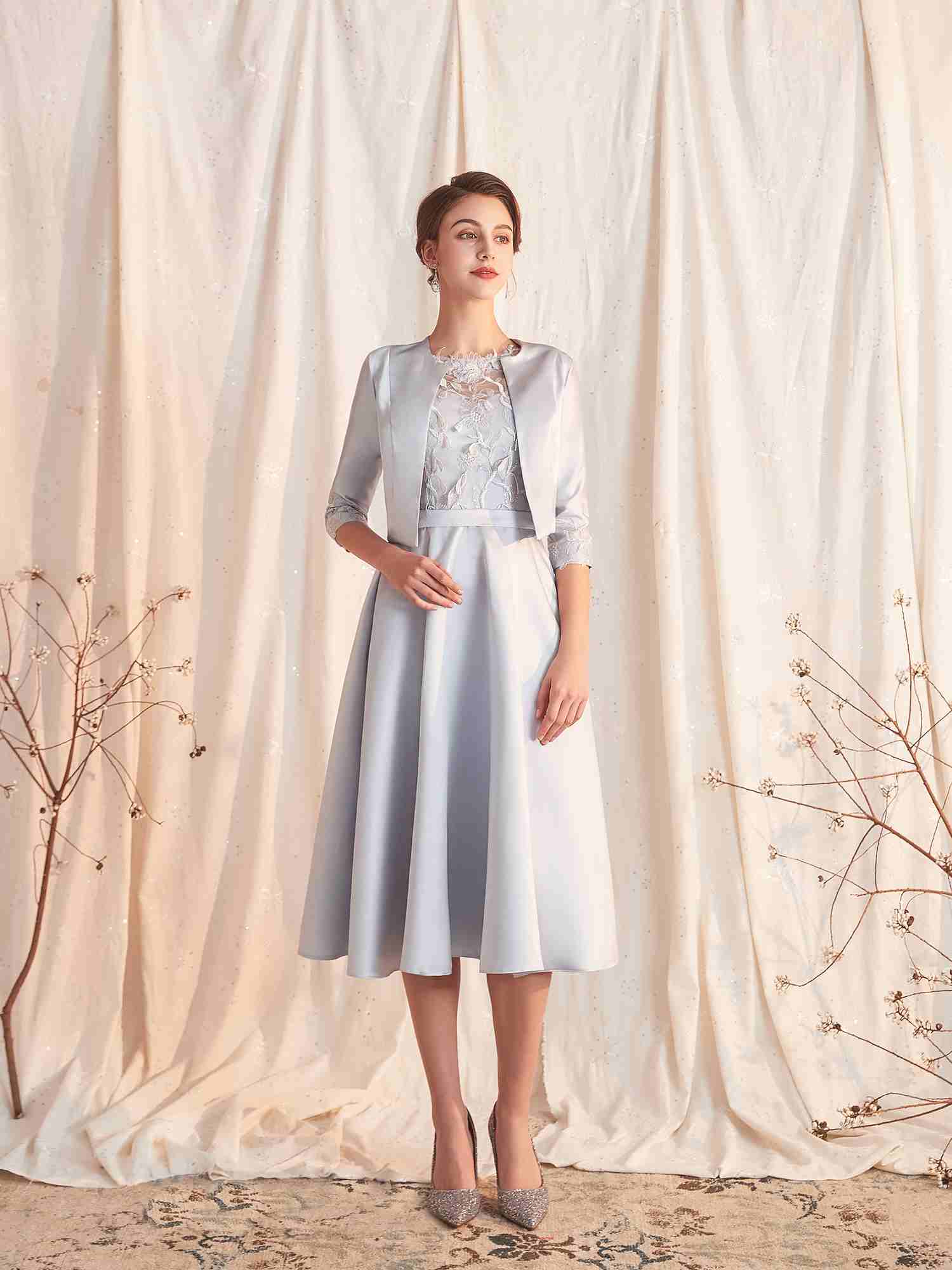 Robe De Soiree Mere De La Mariee Courte Satin Argentee Avec Veste